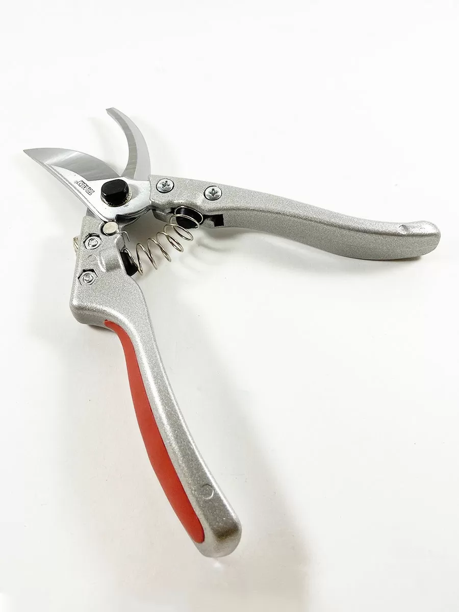 Садовый секатор TRAUM